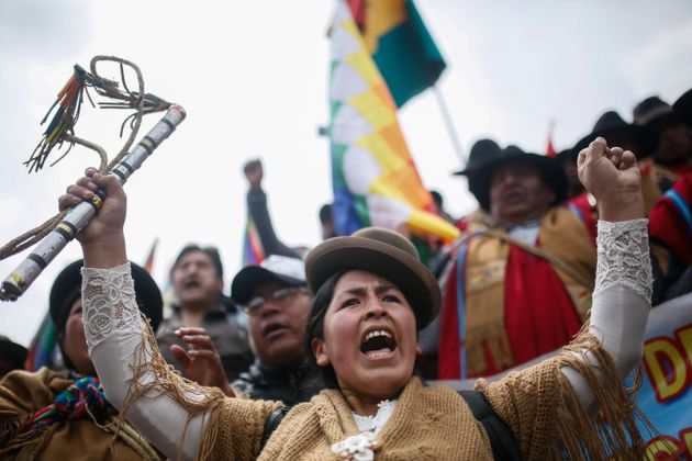 13 novembre 2019, Bolivie, La Paz: Les Indiens Aymara, qui soutiennent l'ancien président Morales,...