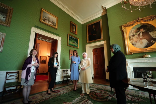 WASHINGTON, USA - NOVEMBER 13: President of Turkey Recep Tayyip Erdogan's wife Emine Erdogan (2nd R) meets U.S. President Donald Trump's wife Melania Trump (3rd L) at the White House in Washington, United States in Washington, United States on November 13, 2019.

  (Photo by Mustafa Kamaci/Anadolu Agency via Getty Images)