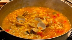 Un plato ideal para días de frío: marmita de pochas (o alubias) con