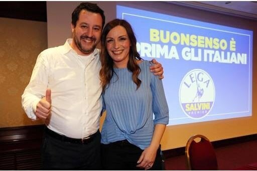 Lega a Bologna: idranti contro il corteo dei centri sociali