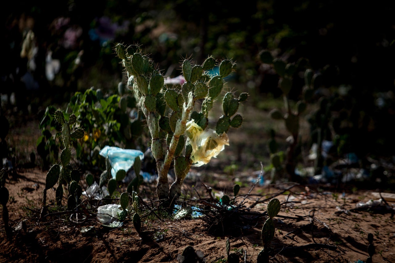 People in La Guajira, Colombia, face difficulties due to the high volume of garbage.