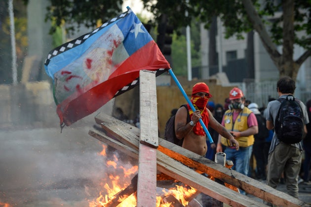 Le Chili Veut Reviser Sa Constitution Heritee De La Dictature Pinochet Le Huffpost