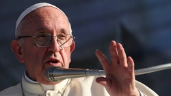 El papa dice que los políticos que se enfurecen contra los homosexuales, los judíos y los gitanos le recuerdan a
