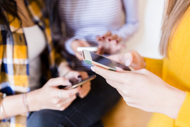 13 Everyday Ways To Cut Back On Your Smartphone Usage | HuffPost Life