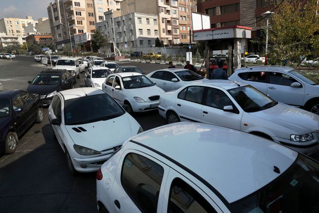 Αύξηση κατά τα 50% της τιμής της βενζίνης ανακοίνωσε η κυβέρνηση στο Ιράν - Διαδηλώσεις και