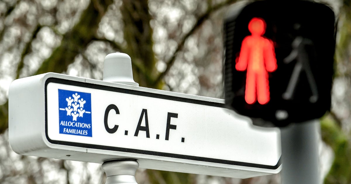 Des familles privées d'aides de la CAF pour la garde d'enfants après un bug - Le HuffPost