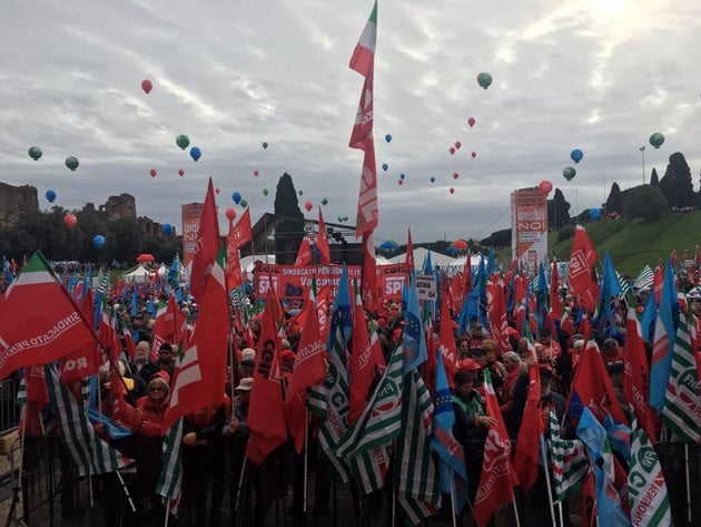 Pensionati in piazza contro la manovra: 