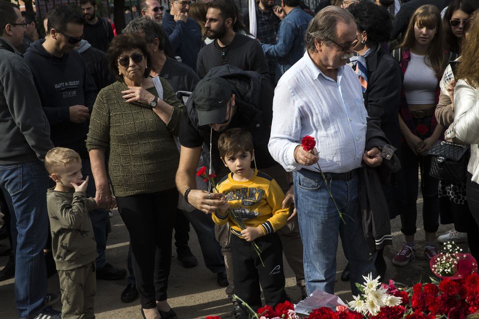 Μεγάλη προσέλευση στο Πολυτεχνείο - Φόρος τιμής στα θύματα και στον αγώνα κατά της