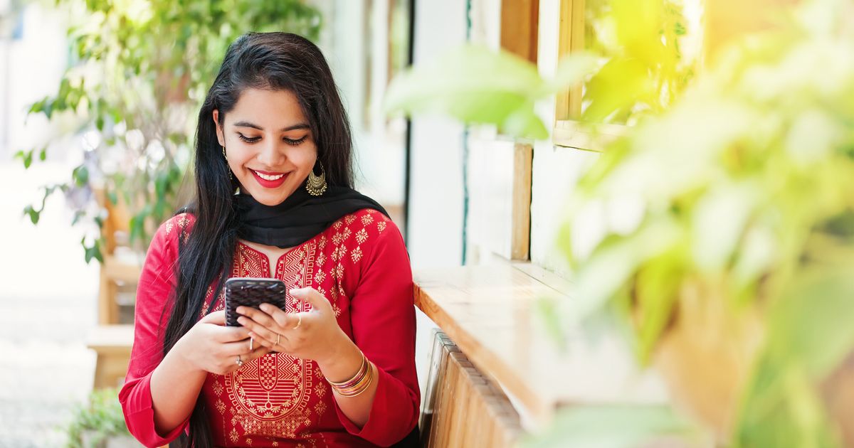 Mumbai College Girls First Time Sex Videos - 5 Reasons Why Married Indian Women Are Turning To Dating Apps | HuffPost  Life