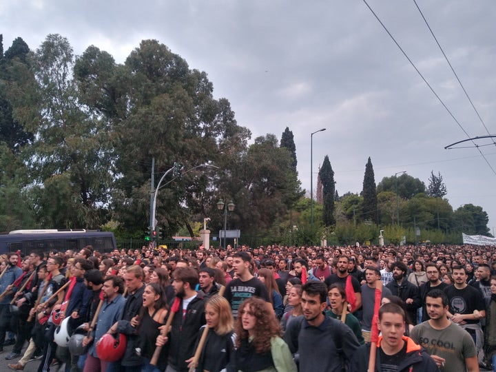 Σε εξέλιξη η πορεία για την επέτειο του Πολυτεχνείου.