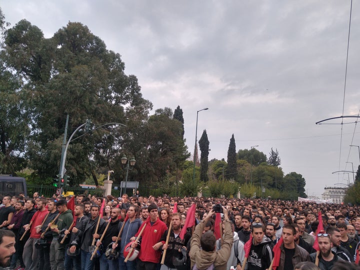 Σε εξέλιξη η πορεία για την επέτειο του Πολυτεχνείου.