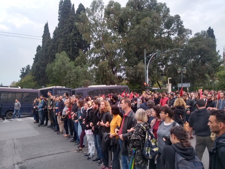 Σε εξέλιξη η πορεία για την επέτειο του Πολυτεχνείου.