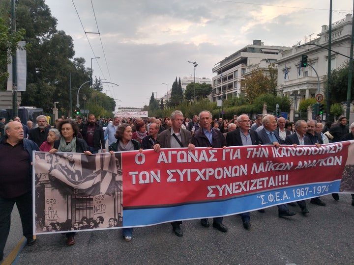 Σε εξέλιξη η πορεία για την επέτειο του Πολυτεχνείου.