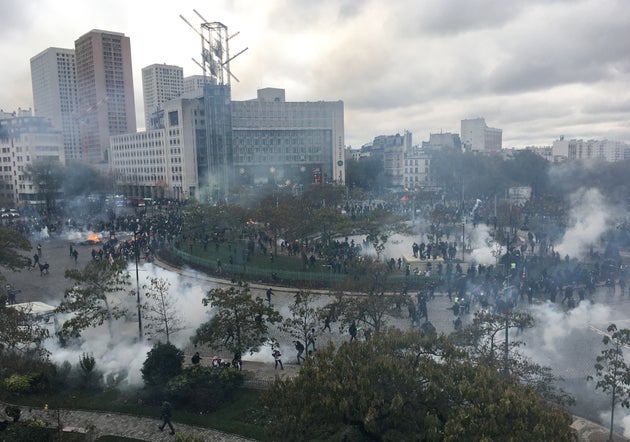 Gilets Jaunes Après Les Violences Place Ditalie Les