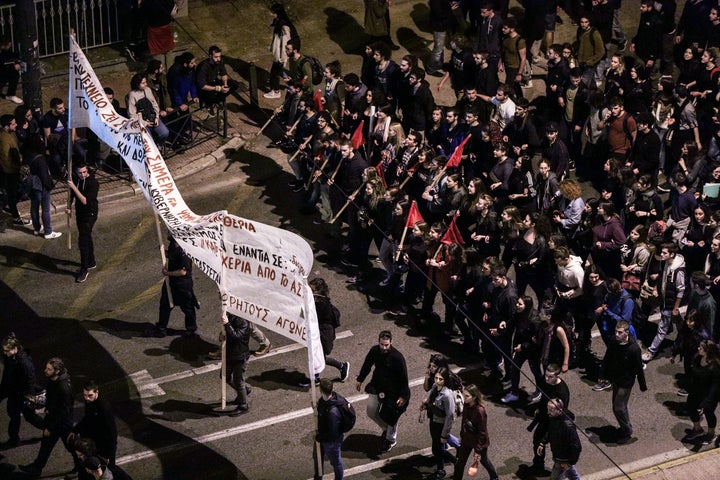 Η πορεία για την επέτειο του Πολυτεχνείου, έξω από την Αμερικανική Πρεσβεία.