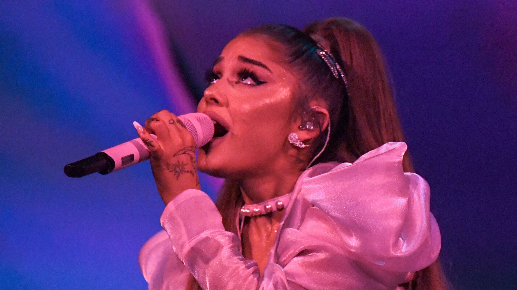 very-sick-ariana-grande-cancels-show-after-revealing-she-s-in-so