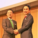 CEOがネクタイの「色」を交換。ヤフーとLINEが経営統合「ライバルからワンチームへ」
