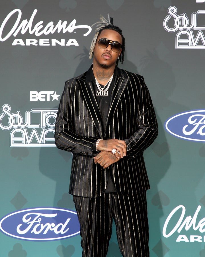 An evening in shimmering stripes suits rapper Jeremih perfectly.