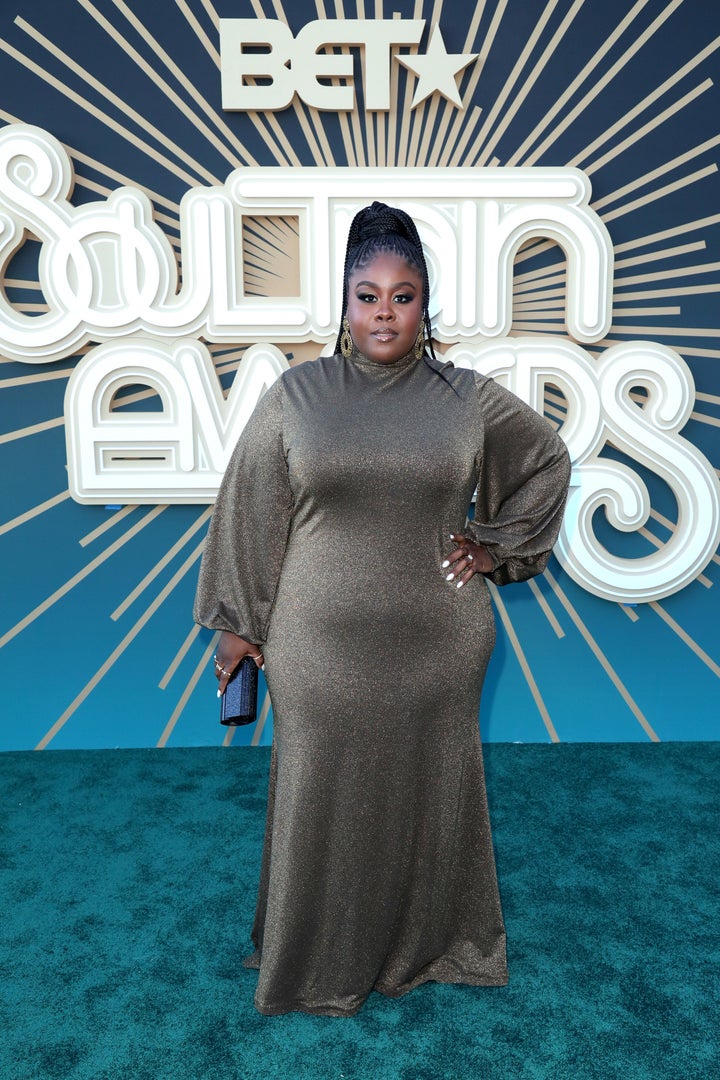 Raven Goodwin from "Being Mary Jane" and "Good Luck Charlie" tantalized on the turquoise carpet in a glamorous gown.