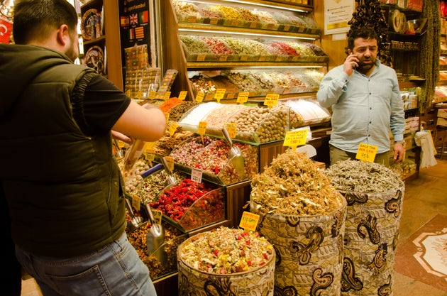 Τουρκία: Μυστήριο με αόρατο «Ρομπέν των Φτωχών» που ξεπληρώνει κρυφά χρέη