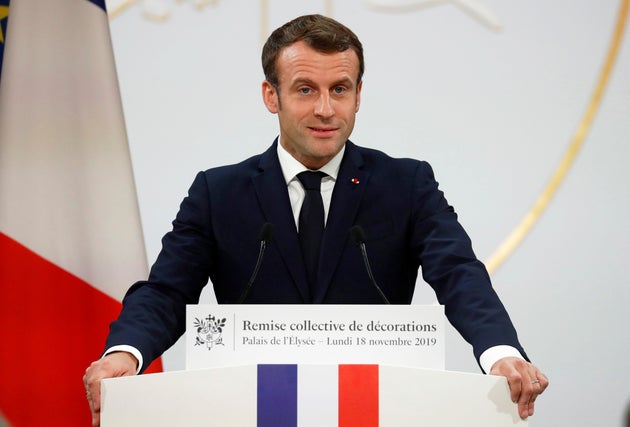 Après les violences de l'anniversaire des gilets jaunes, Macron condamne les silences