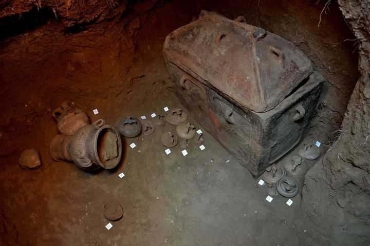  Λεπτομέρεια από τον υστερομινωικό θαλαμοειδή τάφο στην Ιεράπετρα 