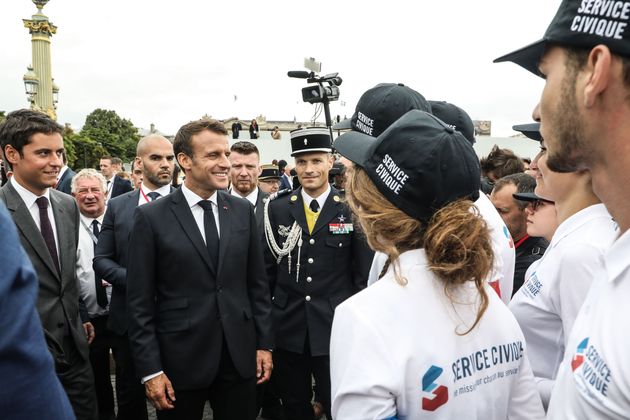 Emmanuel Macron avec des jeunes du Service civique universel le 14 juillet à
