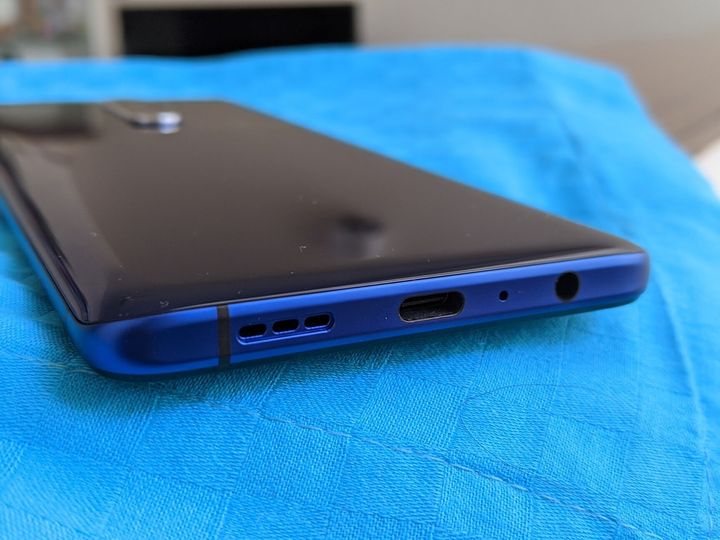The Realme X2 Pro has a headphone jack, a pro-user design choice that sadly finds no company in other flagships. 