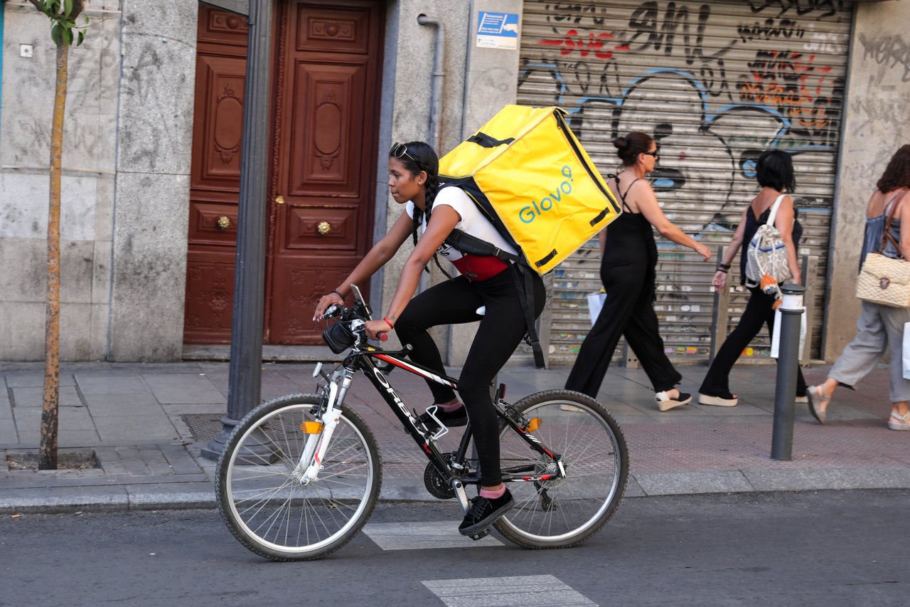 Una repartidora de Glovo en Madrid