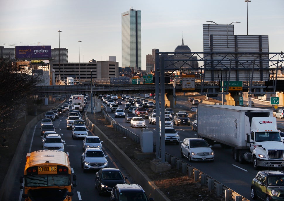 Jessica Rinaldi / Boston Globe a través de Getty Images Tráfico en Boston. El bloqueo durante los viajes pico fue peor en Boston en 2018 que en cualquier otra área metropolitana importante, según un informe de Inrix, una firma de datos de transporte que publica clasificaciones anuales de congestión.