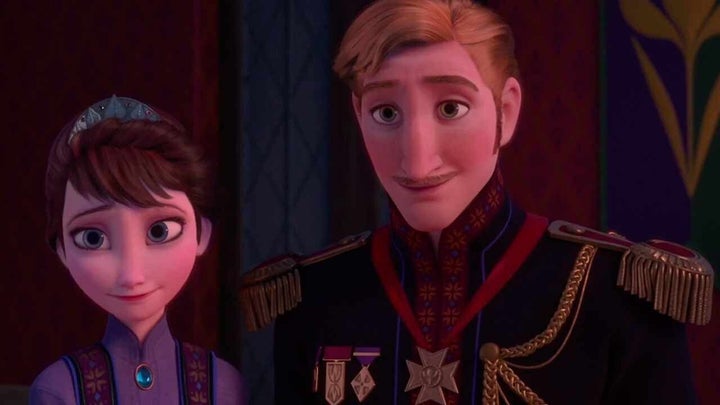 El rey Agnar y la reina Iduna de Arendelle en 'Frozen'.