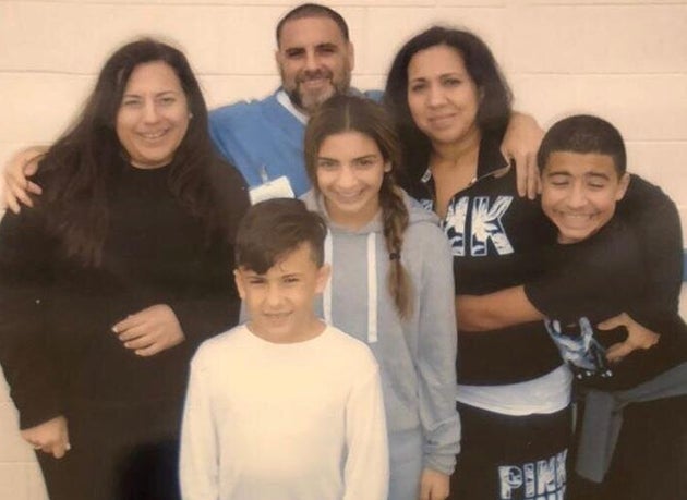 Pablo Ibar fue visitado por su mujer Tanya (arriba a la derecha), sus hijos Giorgio y Javier Andr&eacute;s,...