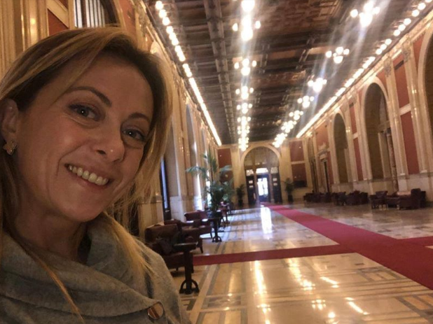 Meloni denuncia l