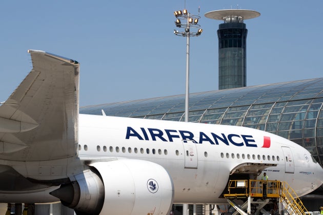 Comme A La Sncf Les Syndicats D Air France Appellent A La Greve Le 5 Decembre Le Huffpost