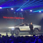 テスラ、EVトラック「Cybertruck」発表。頑丈ボディと割れない(はずの)ガラスを採用