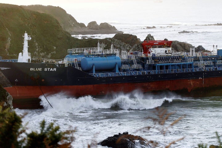 Buque Blue Star, encallado en A Coruña.