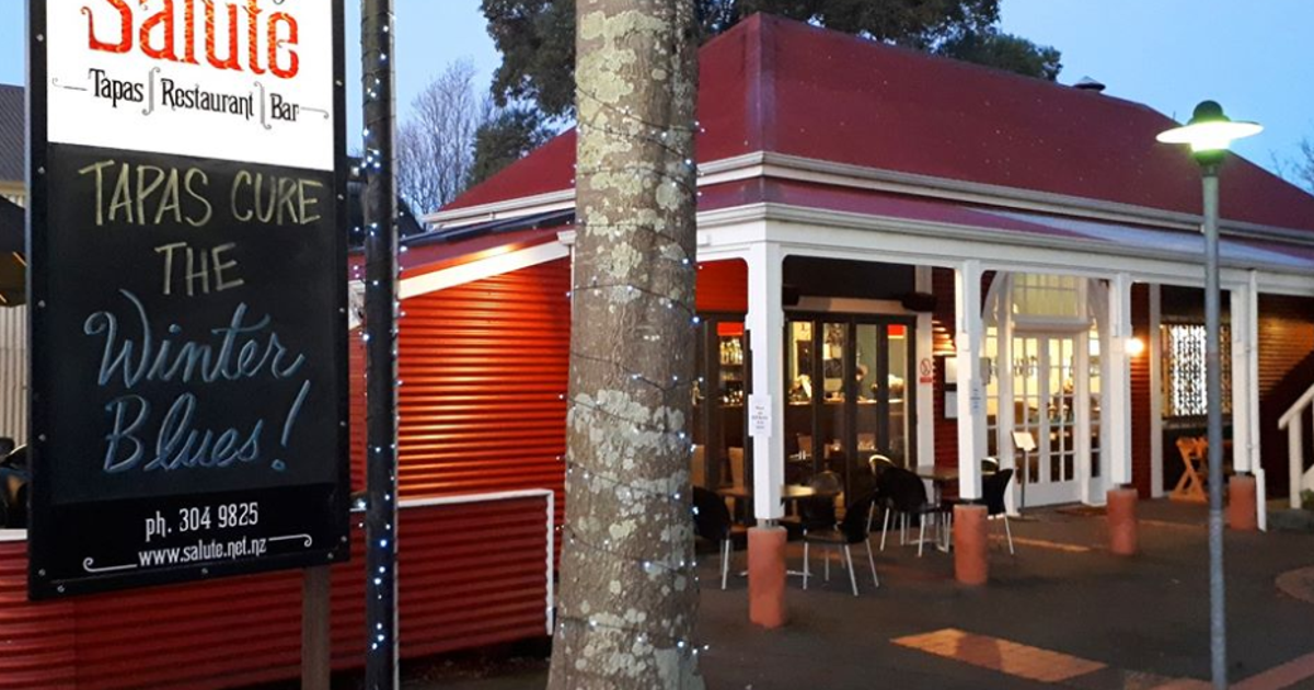 http://fiftyshadesofgay.co.in/FSOG Picks/Homophobe Says No And The Customers Flood In!
