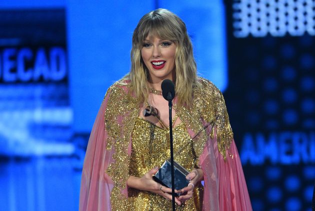 Taylor Swift Is The Toast Of The American Music Awards As Shes Named Artist Of The Decade