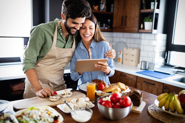 Don't let the holiday stress get you down — these deals on healthy meal kits are great for the new year, new you (who cooks!). 