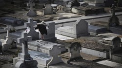 El Ayuntamiento de Madrid retira placas con nombres de republicanos fusilados en La