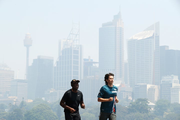 Doctors advise Australians to exercise indoors to avoid the bushfire smoke.