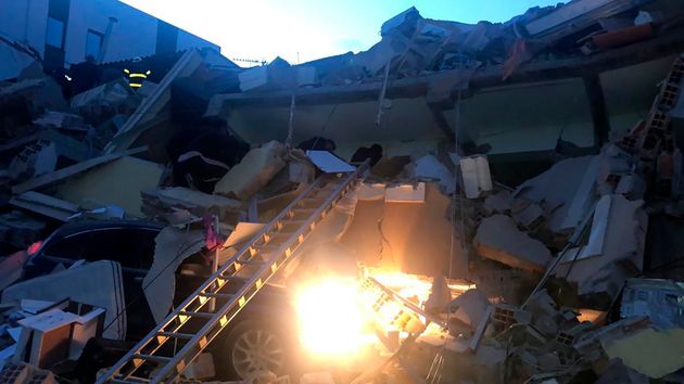 Σεισμός 6,4 Ρίχτερ στην Αλβανία - Νεκροί, δεκάδες τραυματίες και εγκλωβισμένοι στα