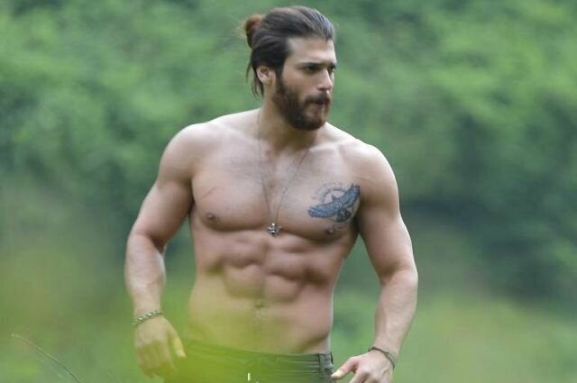 El actor turco Can Yaman.
