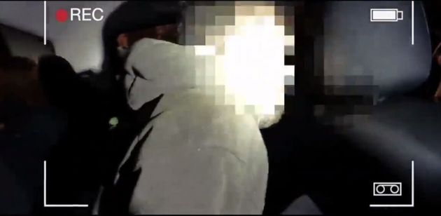 Βίντεο: Σε live μετάδοση καταδίωξη και σύλληψη στην Αθήνα – Κλαίει ο