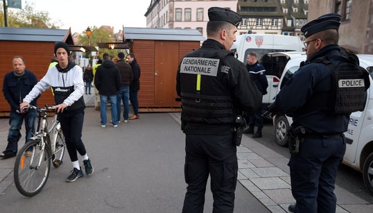 Des gendarmeries sous protection après la mort d’un jeune et des attaques au mortier