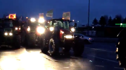 Cortèges de tracteurs, opérations devant les grandes surfaces... les agriculteurs passent à