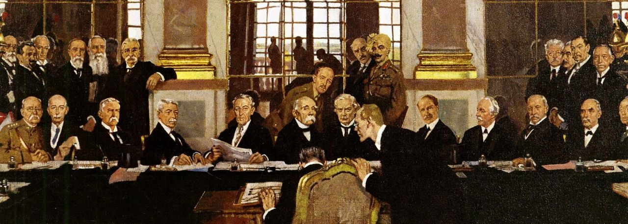 Συνθήκη των Βερσαλλιών, 28 Ιουνίου 1919.Ο ι Σύμμαχοι επέβαλαν στη Γερμανία τους επαχθείς όρους τους. Επάνω αριστερά εικονίζεται και ο Ελευθέριος Βενιζέλος.