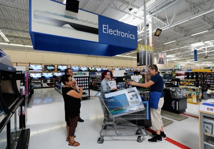 Walmart announced that 2019′s early Black Friday deals will be available online starting Wednesday, Nov. 27 at 10 p.m. Walmart stores will open at 6 p.m. on Thanksgiving Day. Just like <a href="https://www.huffpost.com/entry/what-to-buy-on-black-friday-at-walmart_n_5beca454e4b03af892664a95" target="_blank" role="link" class=" js-entry-link cet-internal-link" data-vars-item-name="last year" data-vars-item-type="text" data-vars-unit-name="5db8880ce4b0bb1ea3708b43" data-vars-unit-type="buzz_body" data-vars-target-content-id="https://www.huffpost.com/entry/what-to-buy-on-black-friday-at-walmart_n_5beca454e4b03af892664a95" data-vars-target-content-type="buzz" data-vars-type="web_internal_link" data-vars-subunit-name="article_body" data-vars-subunit-type="component" data-vars-position-in-subunit="171">last year</a>, Walmart’s offering free two-day shipping on all holiday orders.This year on Black Friday Walmart is having major markdowns on home, cookware, toys and electronics from brands like Instant Pot, Shark and Google. We’ve seen a <a href="https://fave.co/2OoJSax" target="_blank" role="link" class=" js-entry-link cet-external-link" data-vars-item-name="$279 Dyson V7 Motorhead Stick Vacuum" data-vars-item-type="text" data-vars-unit-name="5db8880ce4b0bb1ea3708b43" data-vars-unit-type="buzz_body" data-vars-target-content-id="https://fave.co/2OoJSax" data-vars-target-content-type="url" data-vars-type="web_external_link" data-vars-subunit-name="article_body" data-vars-subunit-type="component" data-vars-position-in-subunit="172">$279 Dyson V7 Motorhead Stick Vacuum</a> on sale for just $179 and <a href="https://fave.co/358D87g" target="_blank" role="link" class=" js-entry-link cet-external-link" data-vars-item-name="40-inch Roku smart TV for just $98" data-vars-item-type="text" data-vars-unit-name="5db8880ce4b0bb1ea3708b43" data-vars-unit-type="buzz_body" data-vars-target-content-id="https://fave.co/358D87g" data-vars-target-content-type="url" data-vars-type="web_external_link" data-vars-subunit-name="article_body" data-vars-subunit-type="component" data-vars-position-in-subunit="173">40-inch Roku smart TV for just $98</a>.