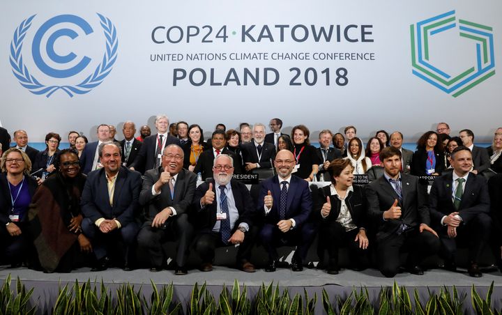Los participantes en la última Cumbre del Clima, en Katowice, Polonia, en la foto final de 2018. 