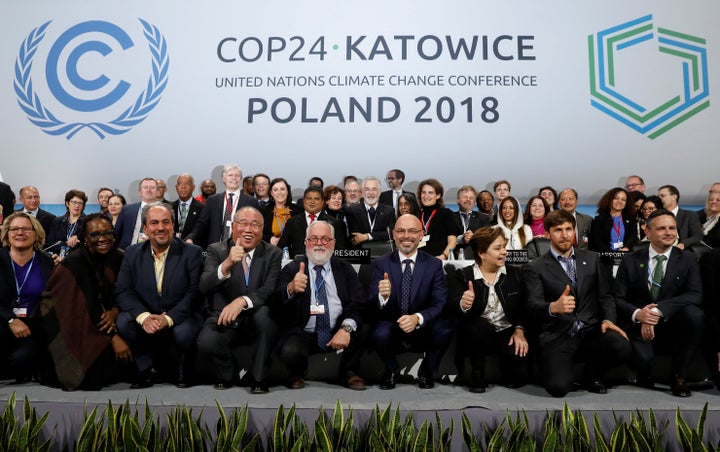 Los participantes en la última Cumbre del Clima, en Katowice, Polonia, en la foto final de 2018.